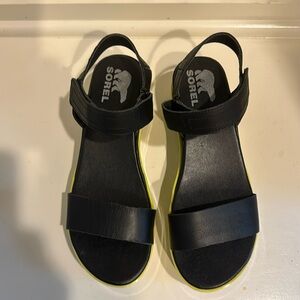 Women’s Sorel Cameron flatform sandals - black leather, lime patent leather sz 8